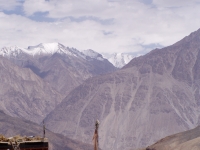 p6240189 The Karakoram range (behind) from Khardung