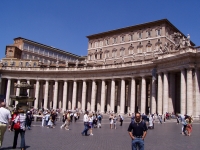 p6160017 <a href=../../../rome-notes.html#square>St. Peter's Square</a>. One of the two huge semicircles.
Just behind are the Sistine Chapel and the Apostolic palaces.