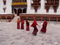 p6270350 Lamas dancing in Hemis