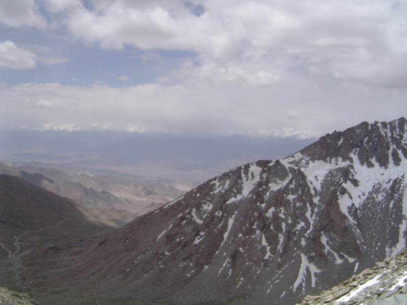 dsc01420 Smriti and Gautam getting close to the pass