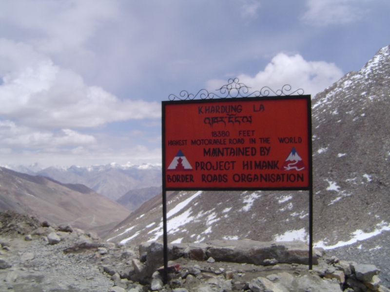 dsc01433 Gautam and Smriti reach Khardung La