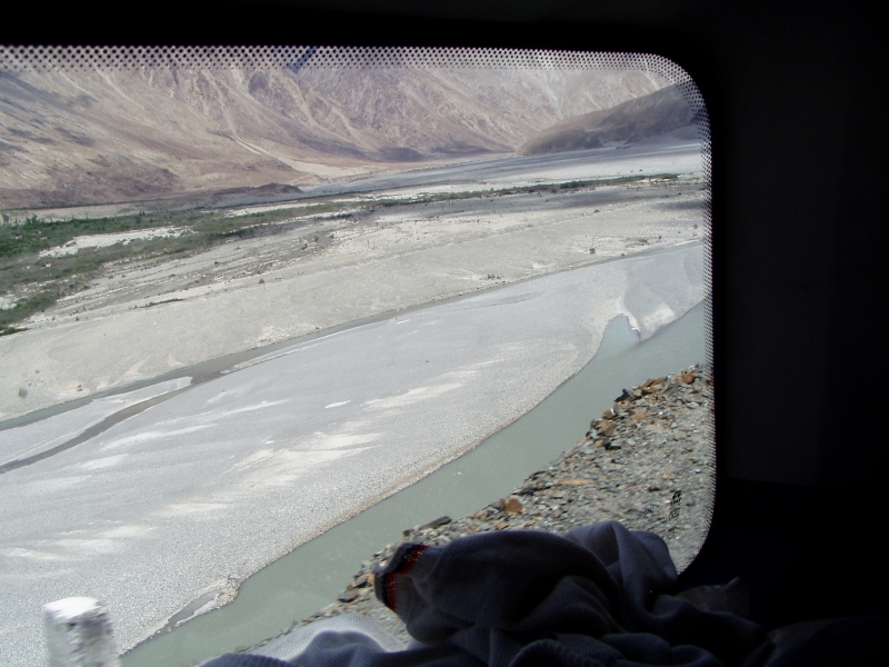 p6240208 Going down to the valley and the river