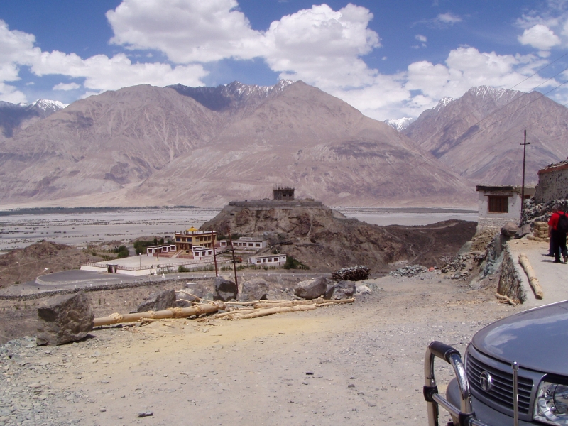 p6240211 The new wing of the Deskit Gompa with the helipad for the Dalai lama