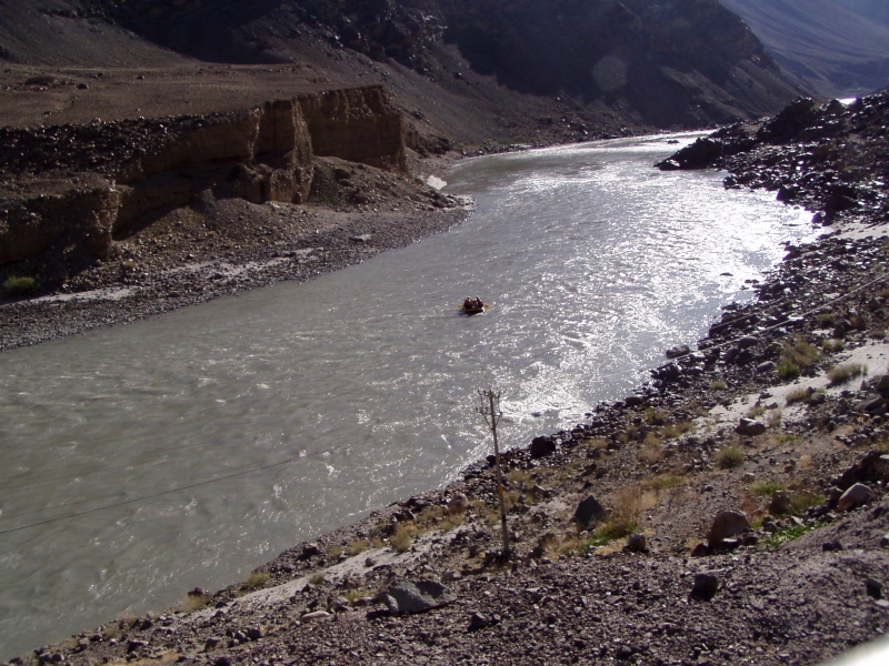 p6220042 Down the turbulent Indus