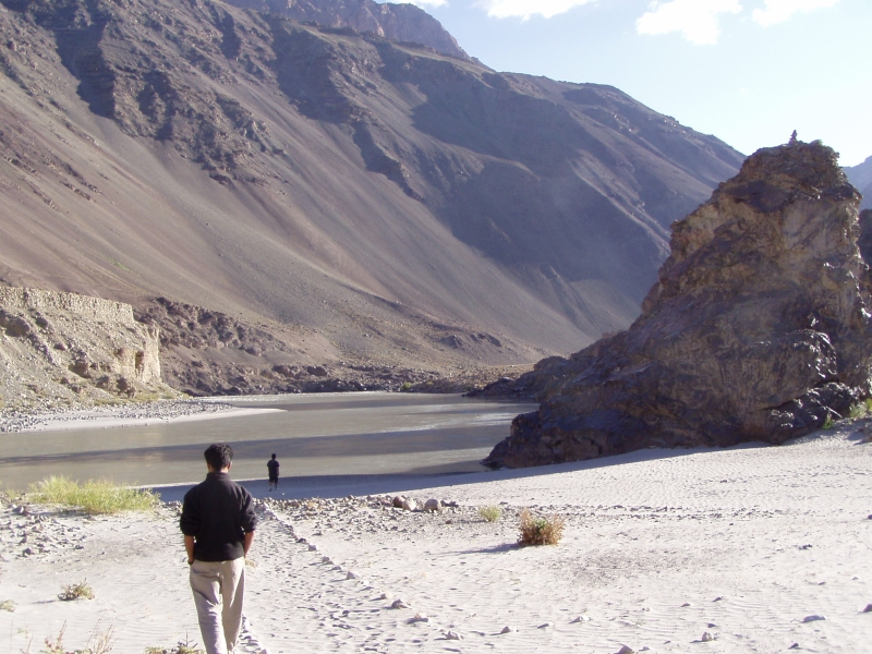 p6220048 Ma waits 4km downstream of Uleytokpo