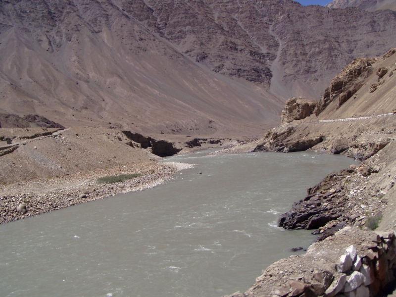 p6220015 Reached Uleytokpo. Climbing down to Indus