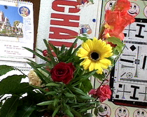 \includegraphics[width=0.4\textwidth]{NovelViewYellowFlower_2010_340270.eps}